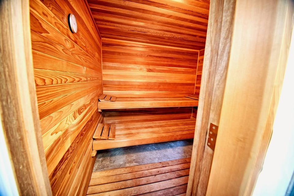 Sauna, Steam room