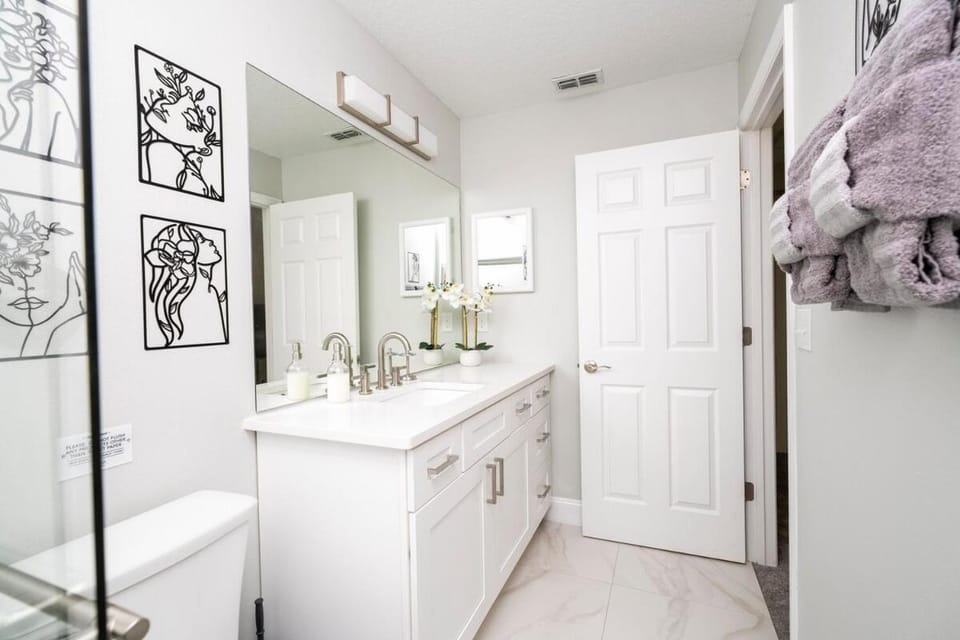 Enchanting 6BR, Themed Rooms, Game Room and Resort House in Kissimmee