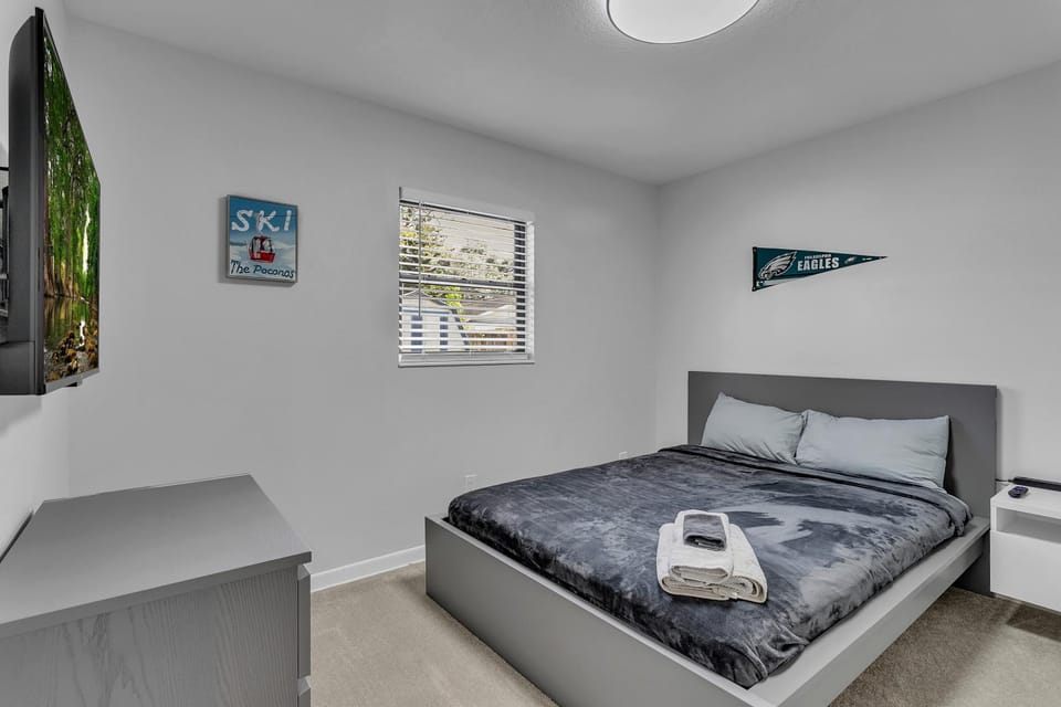 roomstr Virgina Room 1 Bedroom in South Tampa with Shared Full Bathroom & FREE COFFEE Bed and Breakfast in Tampa