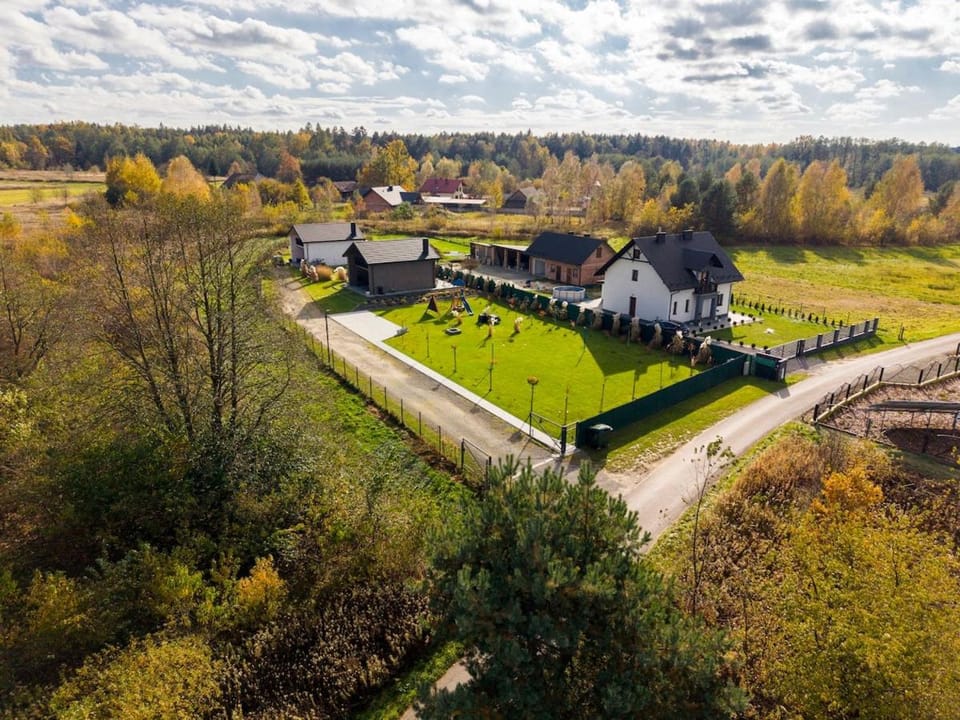 Biała chatka w Krzaczastym Zakątku House in Poland