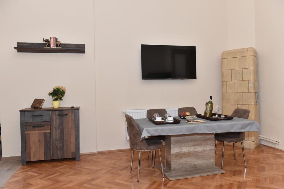 TV and multimedia, Dining area