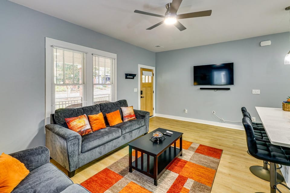 2 Mi to Mercedes-Benz Stadium: Westside Townhome House in Atlanta