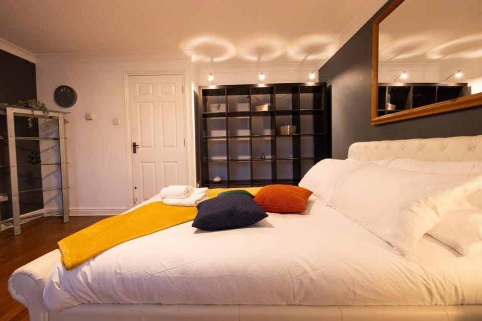 Bed, Bedroom, wardrobe