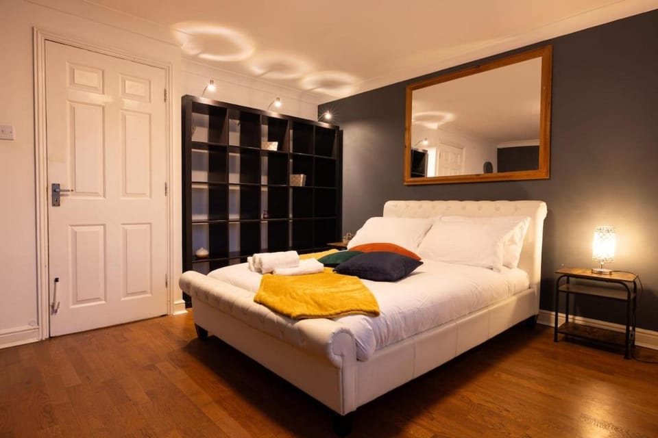 Bed, Photo of the whole room, Bedroom, towels, wardrobe