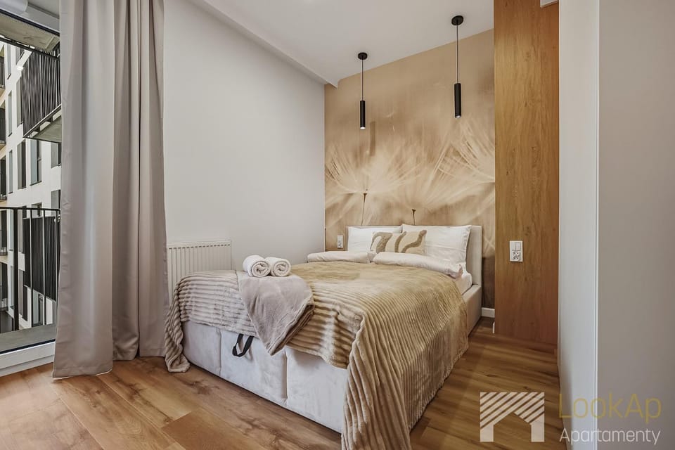 Bed, Bedroom, towels, wardrobe