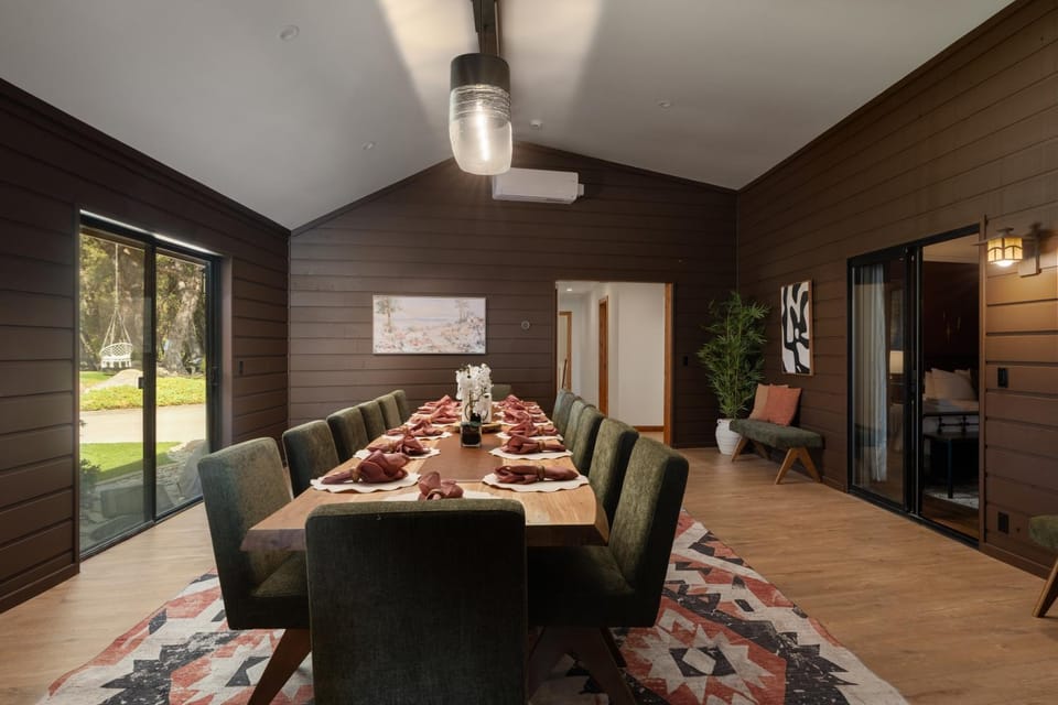 Photo of the whole room, Seating area, Dining area, Garden view