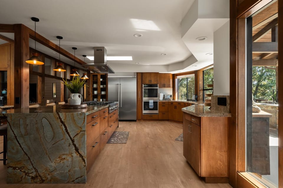 View (from property/room), Kitchen or kitchenette, Dining area