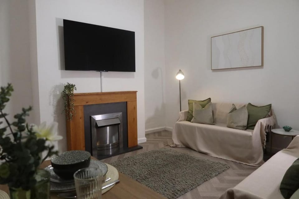 Henderson Home Sleeps 3 with Allocated Parking Apartment in Sunderland