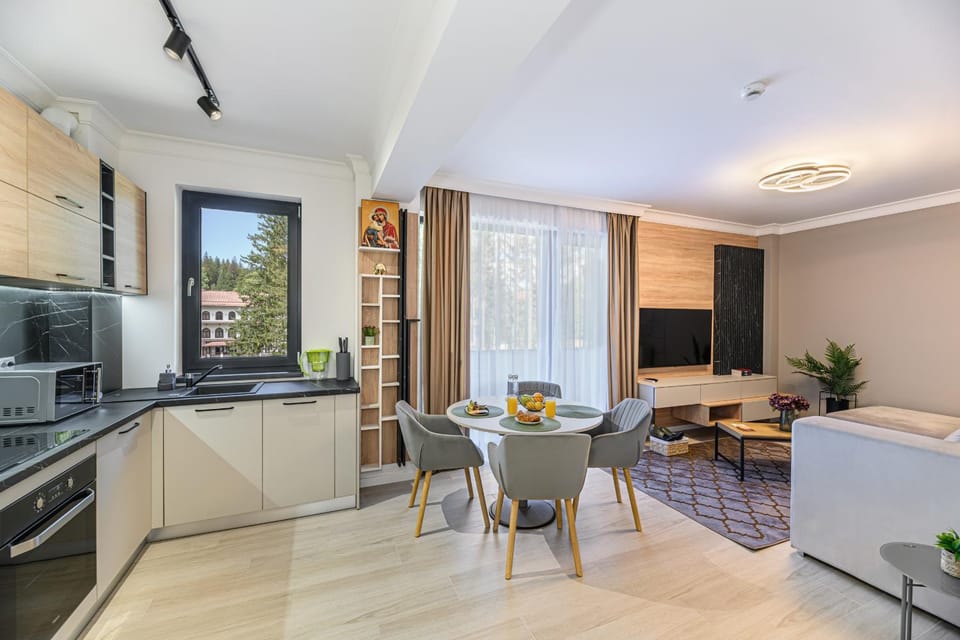 Living room, Seating area, kitchen