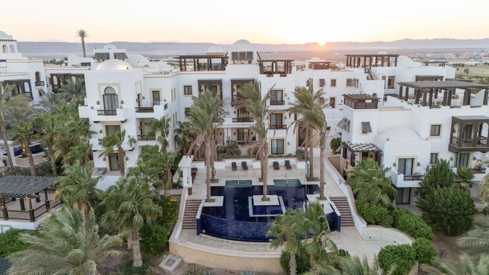 Property building, Bird's eye view, Swimming pool