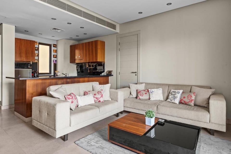 Coffee/tea facilities, Kitchen or kitchenette, Living room, Seating area, stove