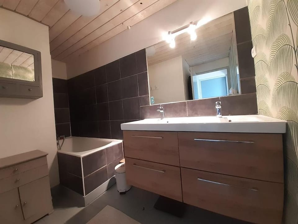 Maison de caractère proche centre ville Villa in La Rochelle