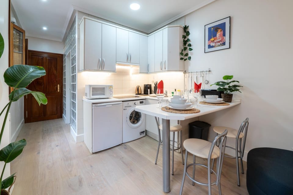 Kitchen or kitchenette, kitchen