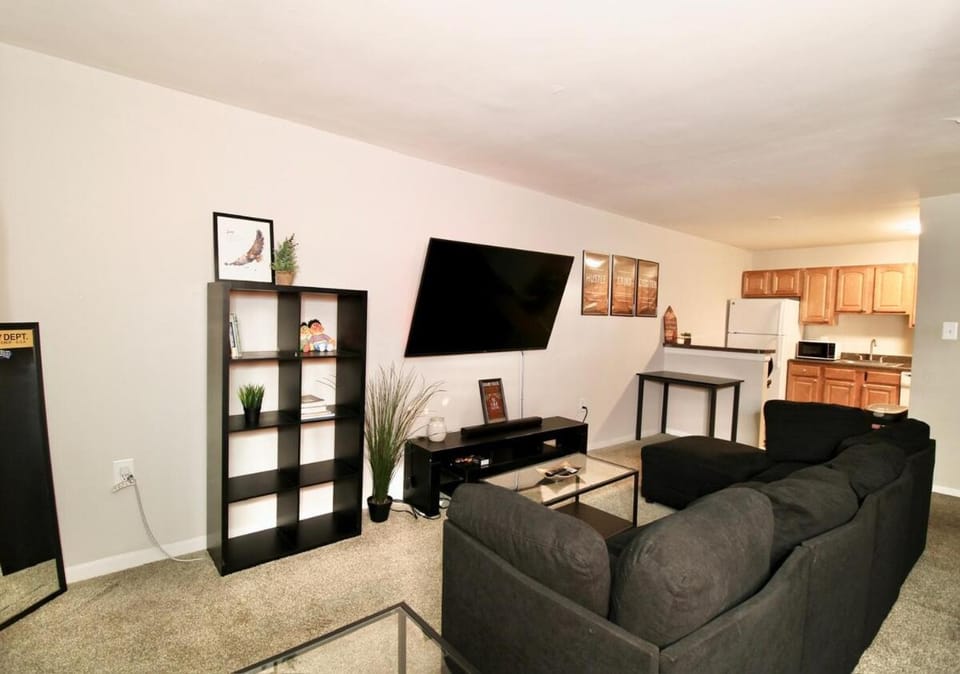 Spacious 1BR with Full Kitchen & Laundry Apartment in Prince Georges County