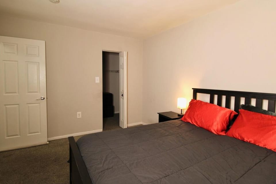 Spacious 1BR with Full Kitchen & Laundry Apartment in Prince Georges County