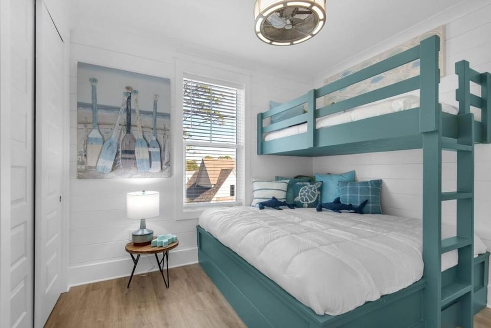 Driftwood- Brand New! Sleeps 17- Pool - Beach! House in South Walton County