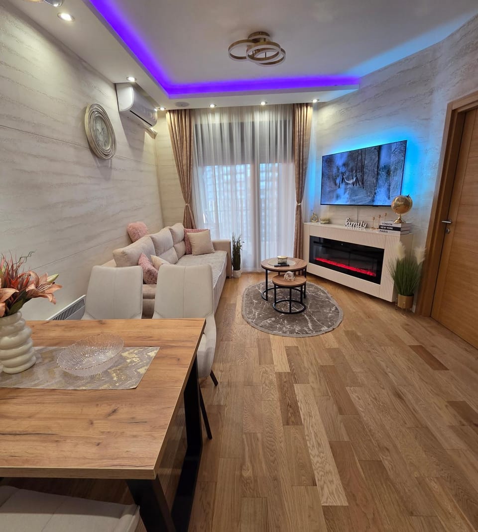 TV and multimedia, Living room, Evening entertainment, flat iron
