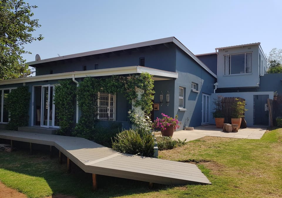 Property building, Facade/entrance, Garden