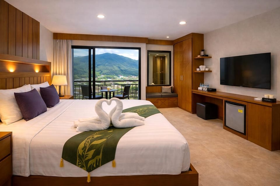Communal lounge/ TV room, Bed, Natural landscape, TV and multimedia, Photo of the whole room, Bedroom