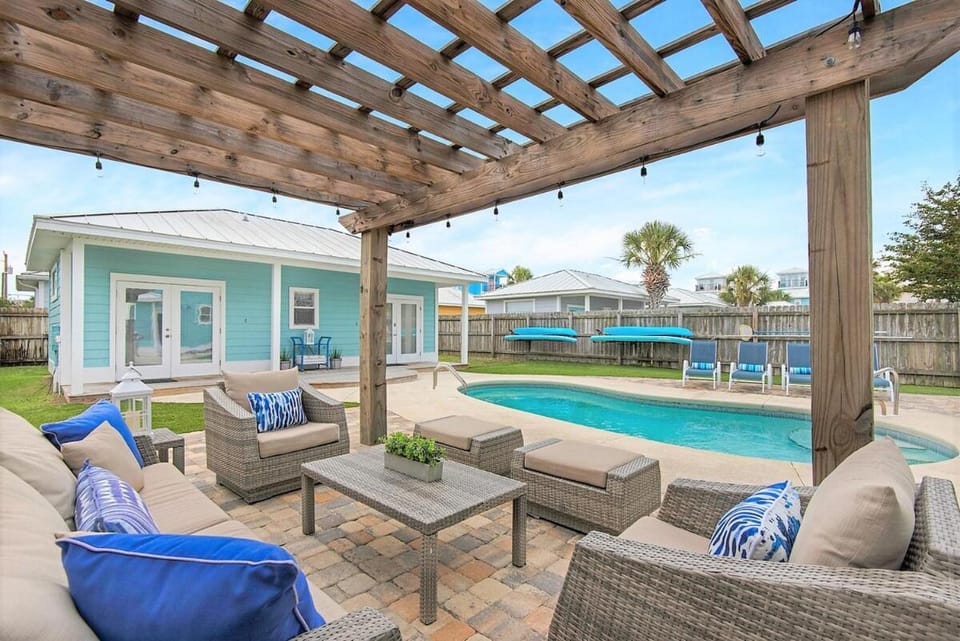 Sunkissed! Oceanview! Pool! Golf Cart! 6 Bedrooms House in Destin