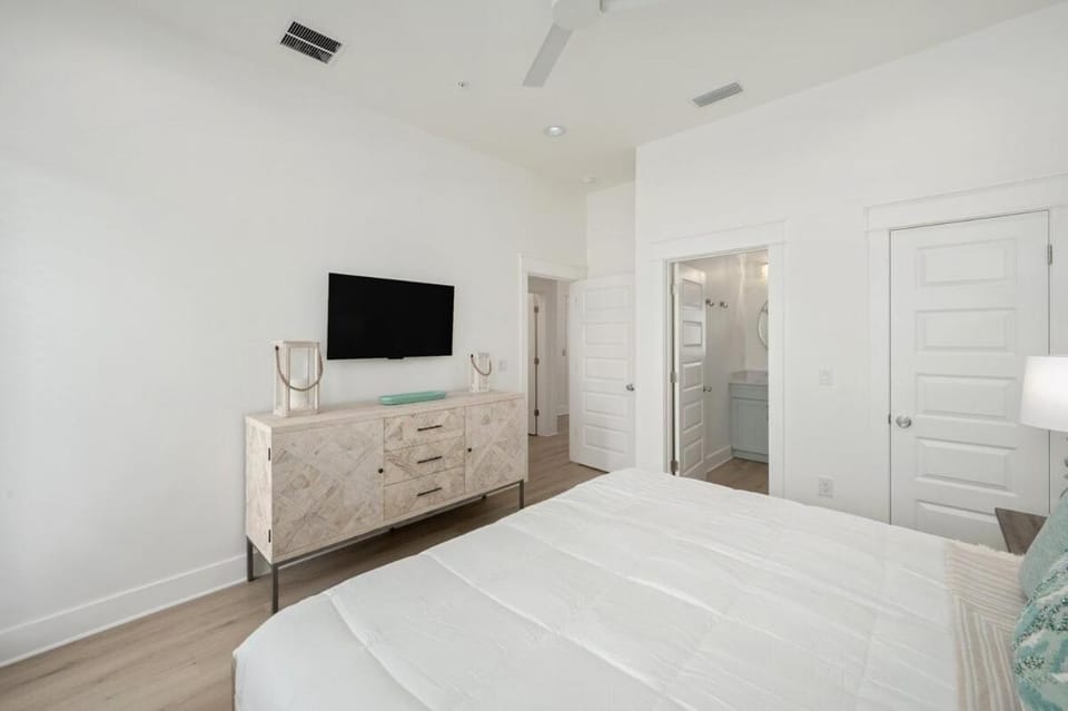 Spacious 8BR with Pool, Game Room - Golf Cart Incl House in Destin
