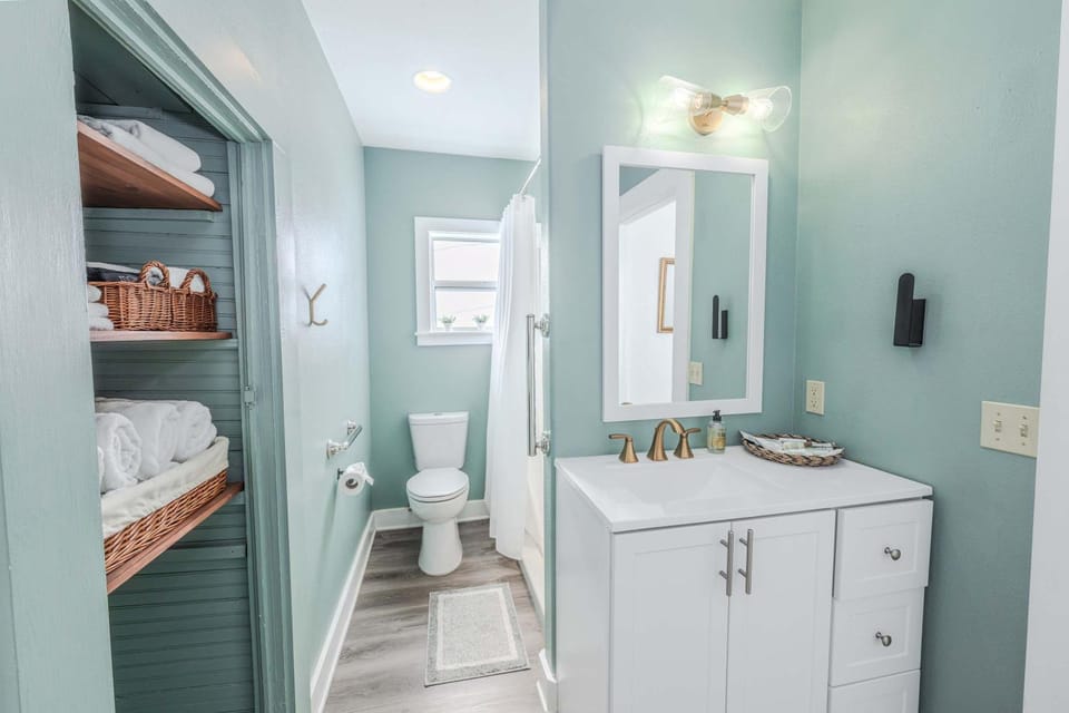 Sip Sip Hooray - Hot Tub & Cowboy Pool House in Fredericksburg