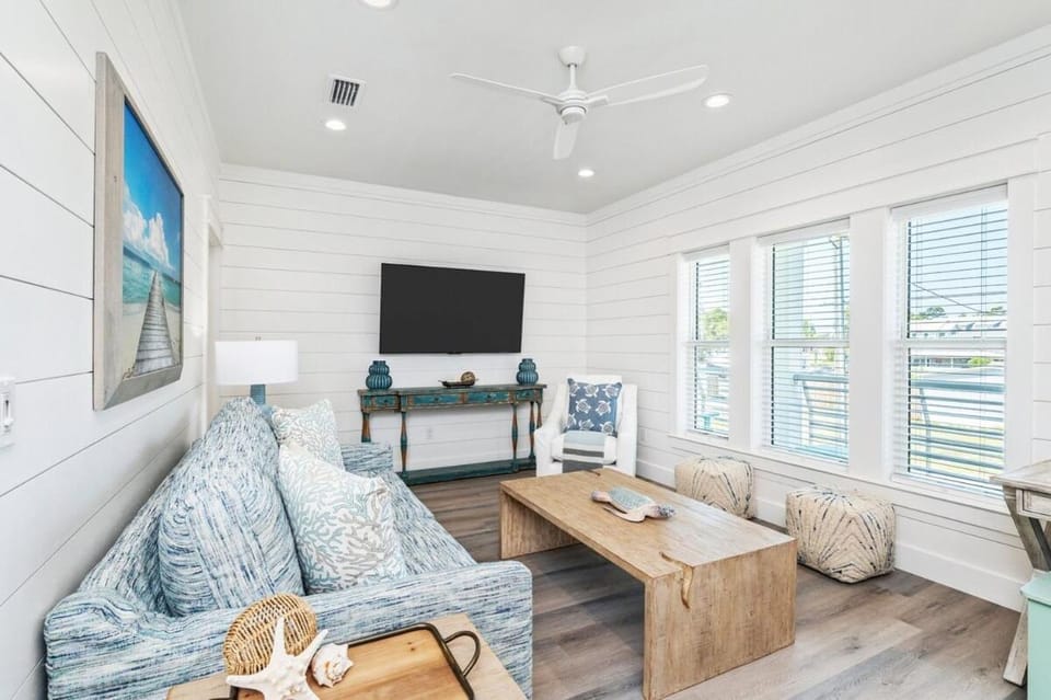 Luxe 8BR with Pool, Golf Cart - 2 Min to Beach House in South Walton County