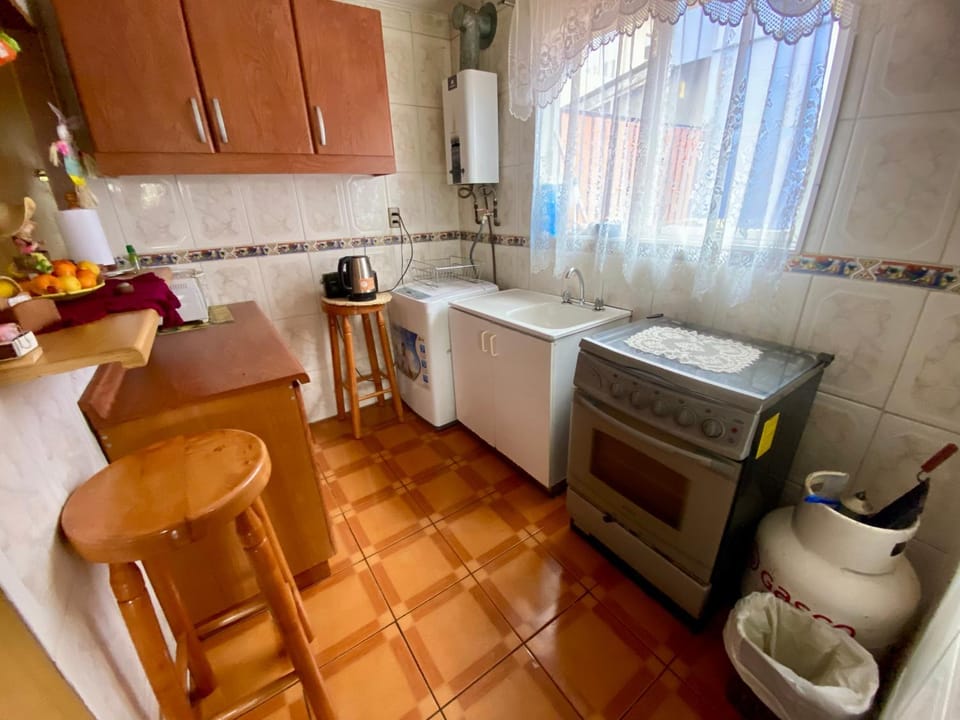 Kitchen or kitchenette, Dining area, oven, toaster