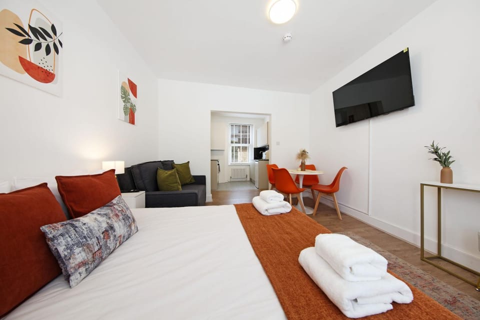 Modern Studio for 4 guests in Kings Cross Apartment in London Borough of Islington