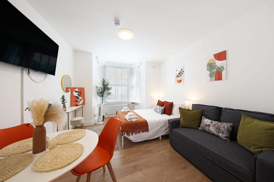 Modern Studio for 4 guests in Kings Cross Apartment in London Borough of Islington