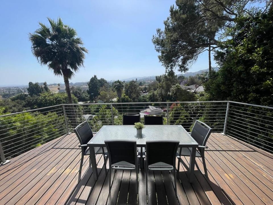 LA Chic Stunning Views & Sunsets House in Los Feliz