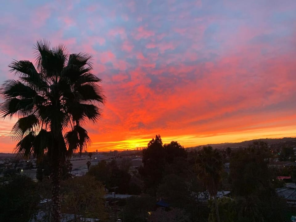 LA Chic Stunning Views & Sunsets House in Los Feliz