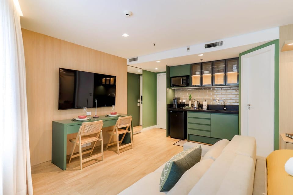 TV and multimedia, Kitchen or kitchenette, Seating area