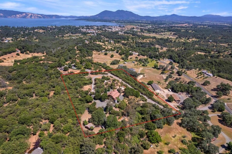 Unique Stay! Pool, Hot tub, Game Room, Views House in Russian River