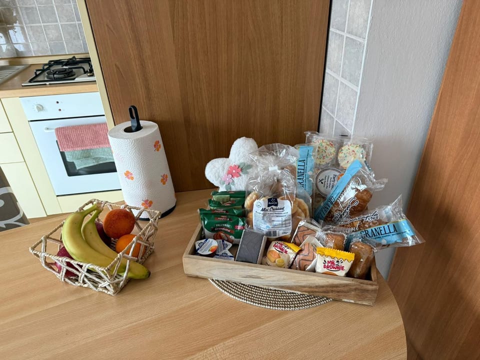 Kitchen or kitchenette, Food and drinks, Food, Breakfast, Italian breakfast, minibar