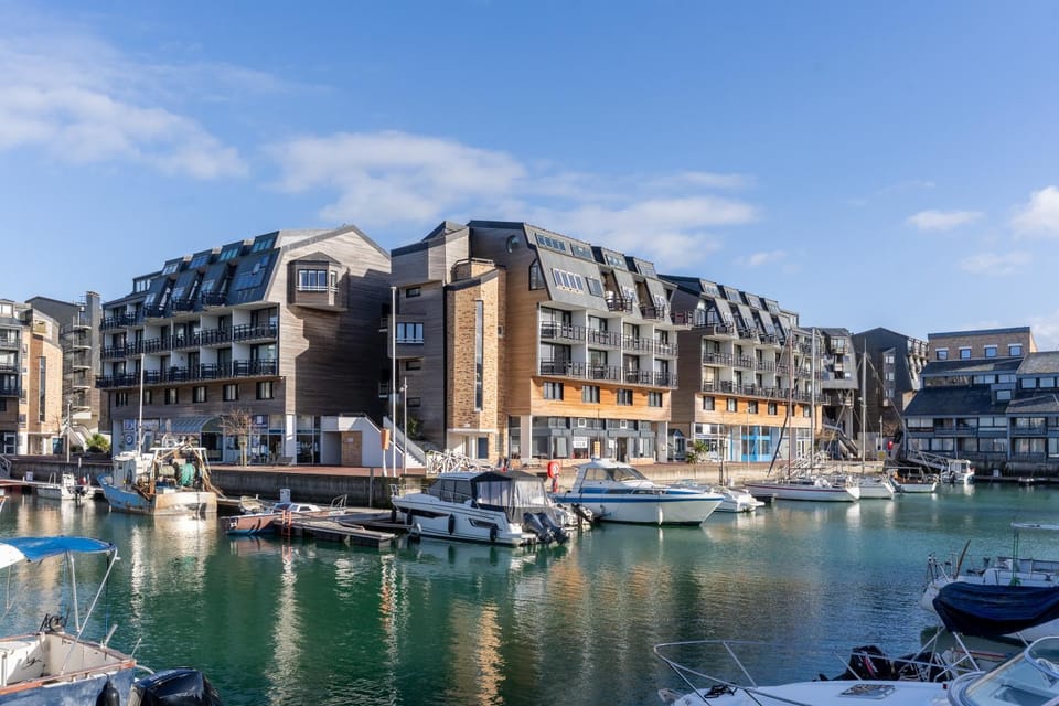 Property building, Nearby landmark, Natural landscape, Sea view