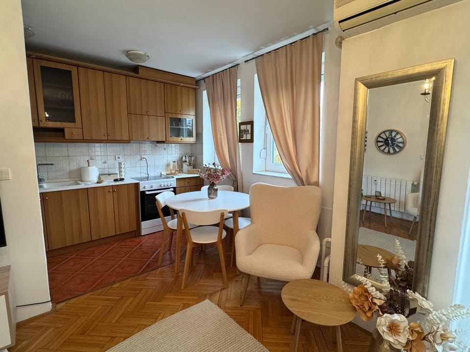 Living room, Seating area, Dining area
