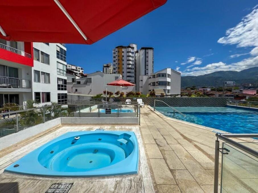 Apartamento con Excelente Vista con Piscina, Jacuzzi, BBQ y Balcón Apartment in Floridablanca