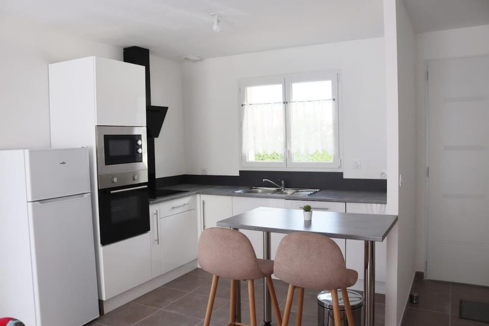 Relaxing, quiet, private spa, Besançon House in Bourgogne-Franche-Comté