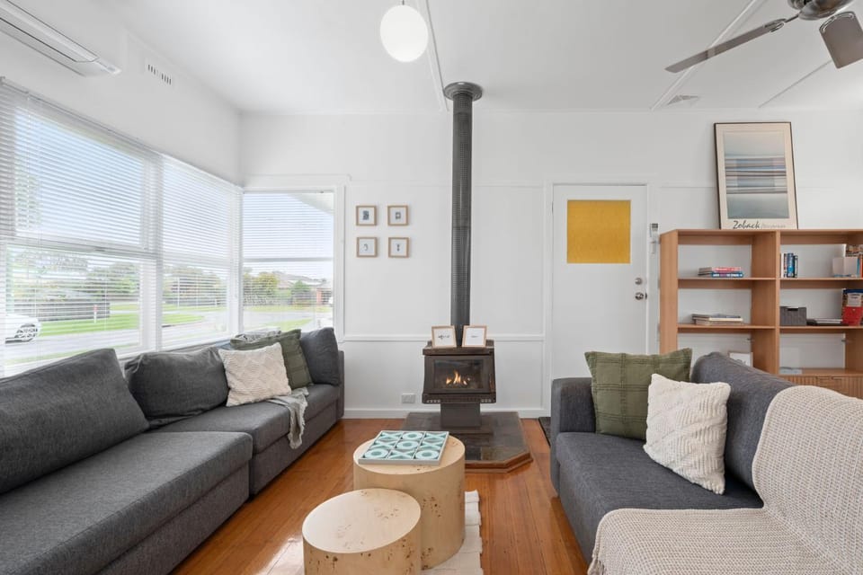 Living room, Seating area, fireplace