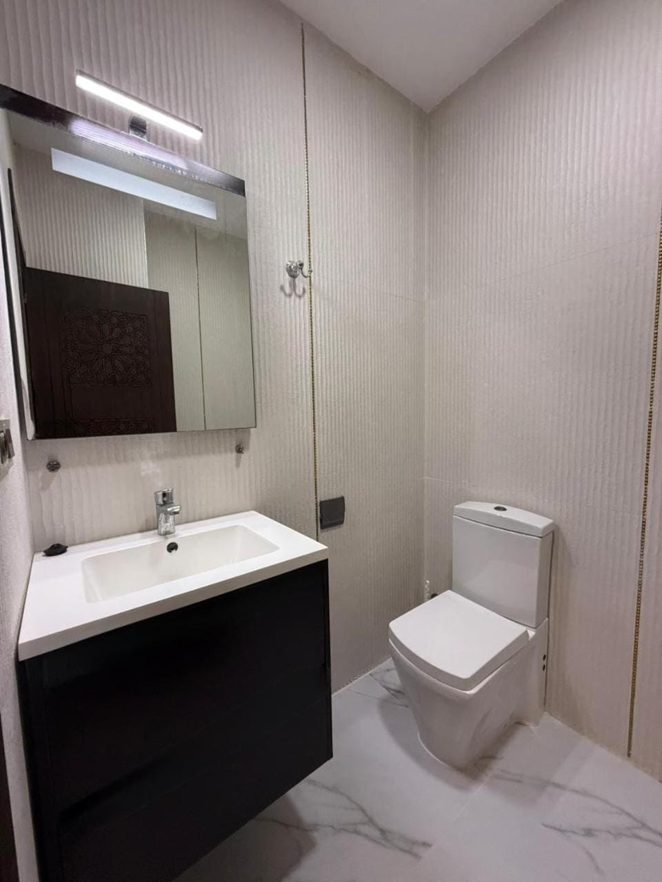 Toilet, Bathroom, towels