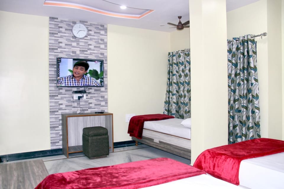 Hotel Gujrat Inn in Maharashtra