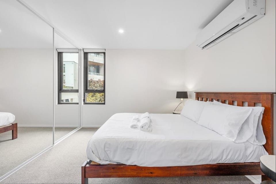 Light Filled 2BDR Loft in Kingston with Parking Apartment in Canberra