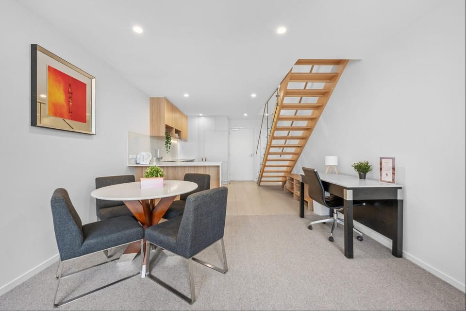Light Filled 2BDR Loft in Kingston with Parking Apartment in Canberra