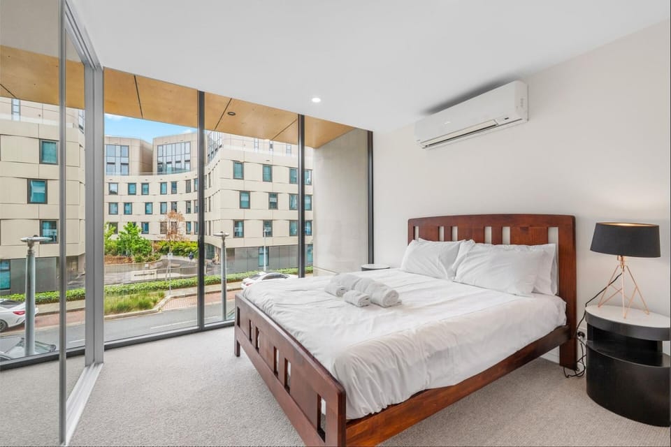 Light Filled 2BDR Loft in Kingston with Parking Apartment in Canberra