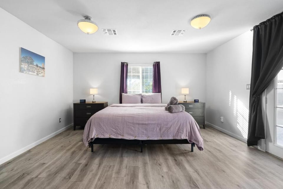 4BR Home in Phoenix House in Phoenix