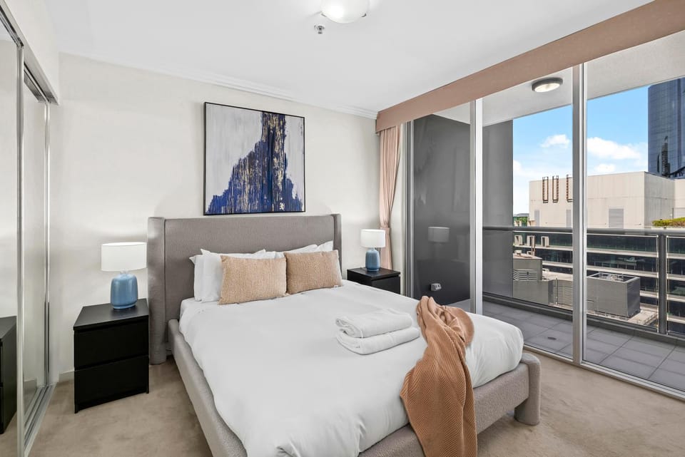 Central City 2BR Apt with Balcony, Pool, Gym and WiFi Apartment in Brisbane City