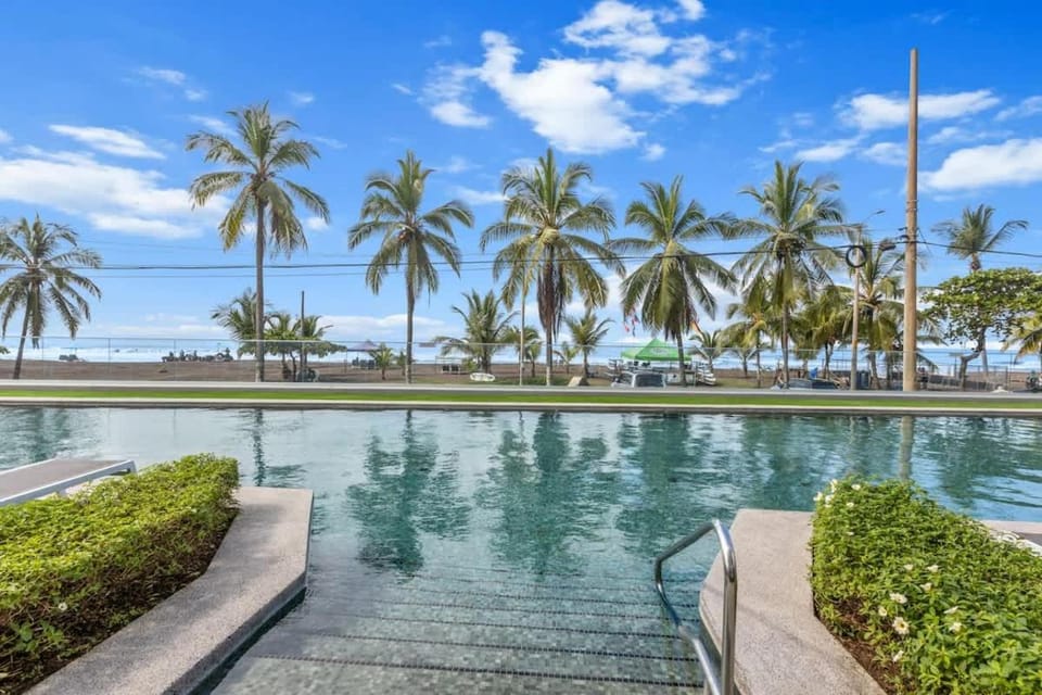 Oceanfront 3-BR Condo with Stunning Views Apartment in Jaco