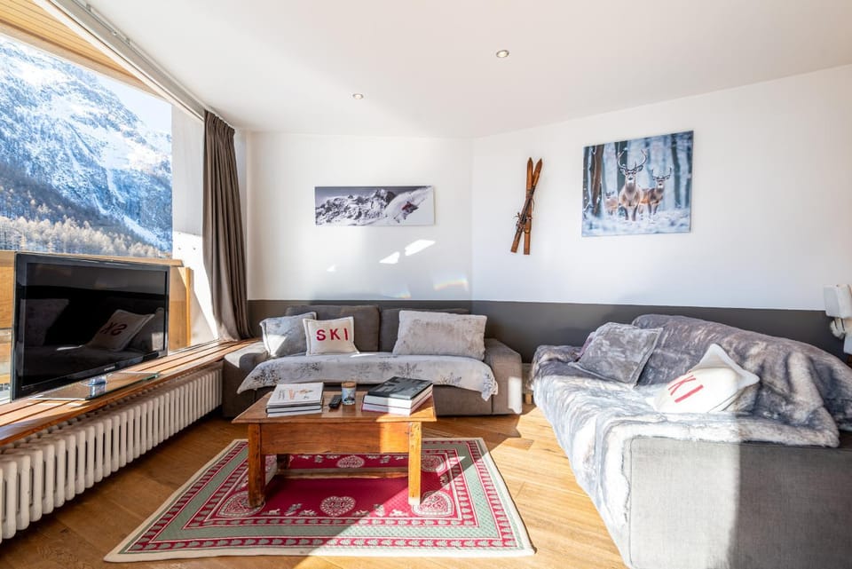 TV and multimedia, Seating area