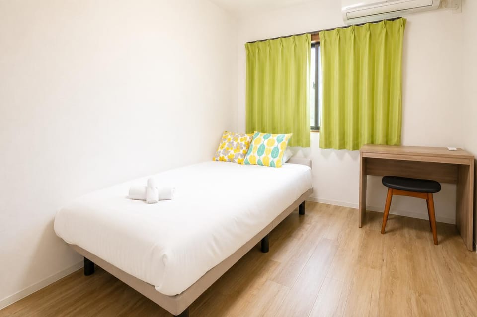 Bed, Bedroom, towels, air conditioner